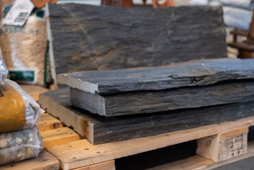 Břidlicový šlapák, rezavě černý, 100 x 30, výška  3-6 cm