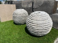 Vývěrový žulová koule - vlnky 30cm