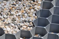 Stabilizace štěrku Gravel Fix Lite Grey  60x80 (0,46m2/ks)
