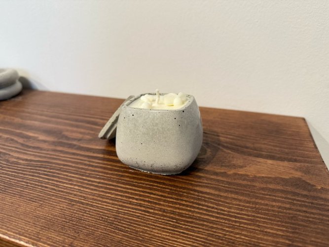 Betonový svícen VENI PURE malý hranatý s víkem, více variant - Varianta: litý sójový vosk