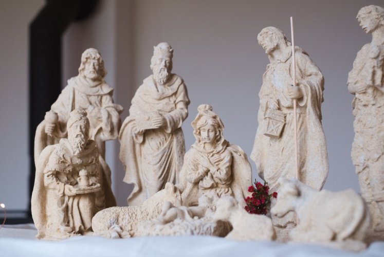 Velký  Betlém  z pískovce - 10 figur