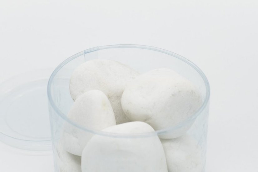 Mramorový oblázek, Sivec bílý 40-90 mm, dóza 1,5 l (cca 2kg)