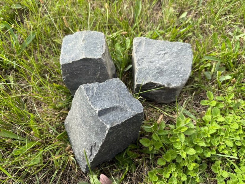 Čedičové kostky 8/11 cm