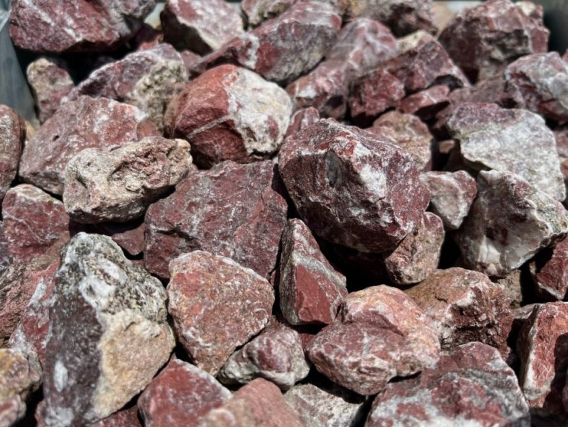 Mramorová drť, Královská červená, více frakcí - Frakce: 25-50 mm, 25 Kg