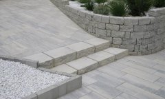 Betonový kvádrový schod Gutshof, štípaný, 50x36,5x15 cm, více barev