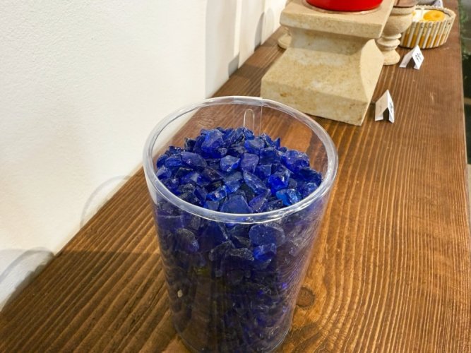 Skleněná drť, Zářivě modrá 4-8 mm, dóza 0,8l (cca 0,8kg)